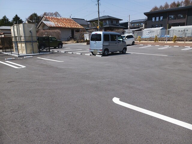 グレイスラムダ軽井沢 駐車場