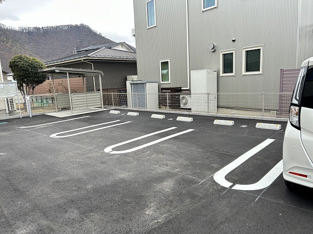 ロアール花岡 駐車場