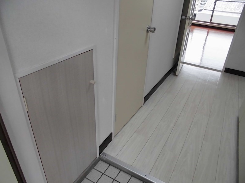 アップルズＳ 玄関