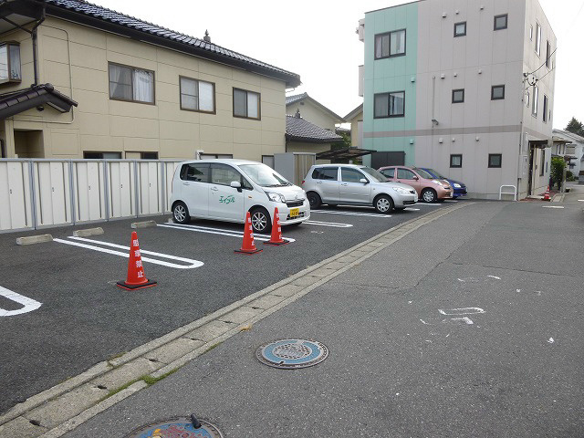 アドヴァンスＫ 駐車場
