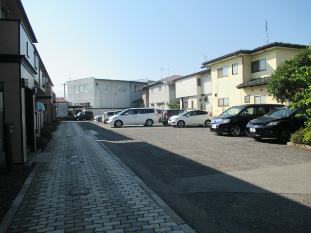 サンビレッジ青木島B棟 駐車場