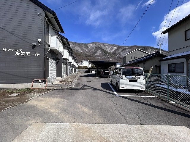 サンテラスルミエール 駐車場
