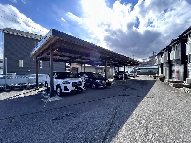 サンテラスルミエール 駐車場