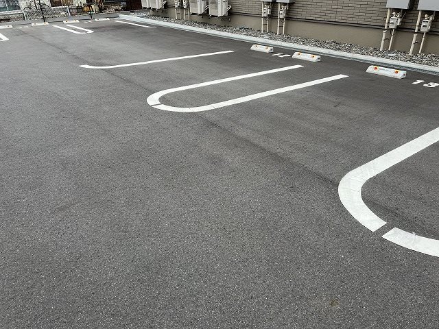 マーレ・ナナA 駐車場