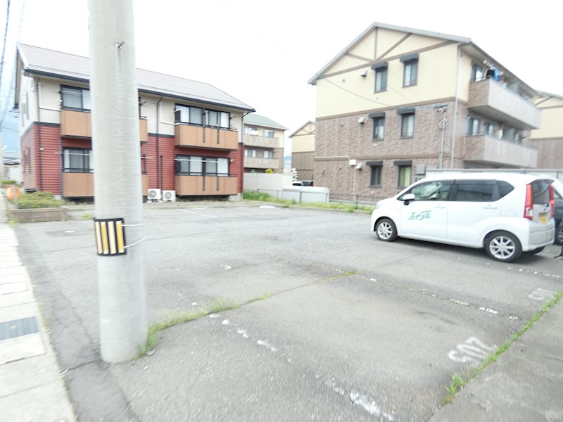 カルム松沢B 駐車場