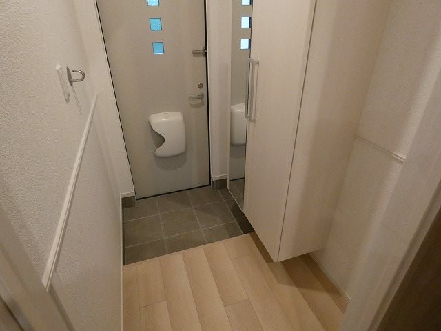 カーザ　マルヒロ 玄関