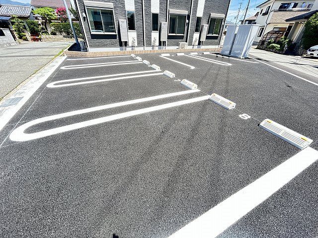 アヴァンスコート高田 駐車場