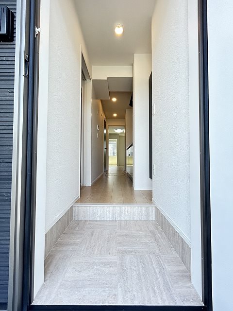 アヴァンスコート高田 玄関