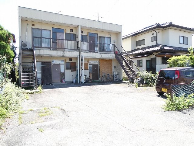荒井アパート 駐車場