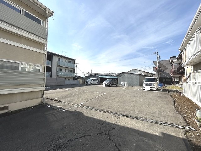 エステート吉田　Ｓ棟 駐車場
