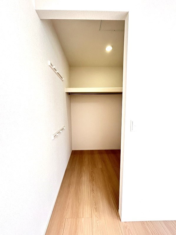 エスポワール岩船C 収納