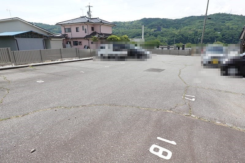 フォーブル柳屋 駐車場