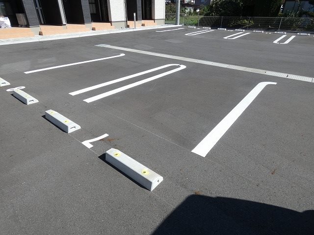 グランライトA 駐車場