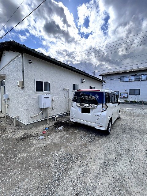 新井貸家　C 駐車場