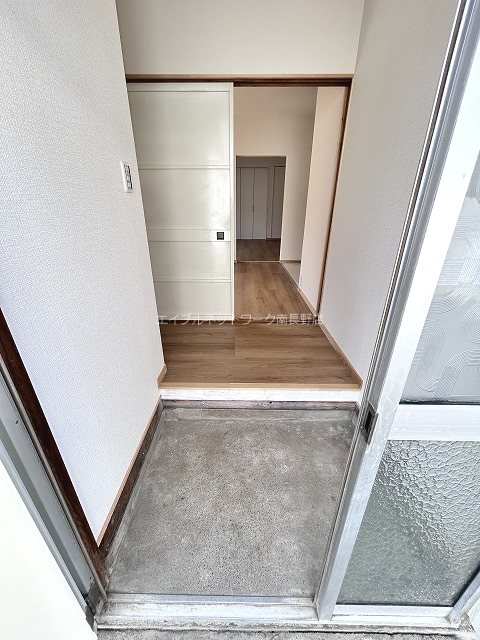 新井貸家　C 玄関