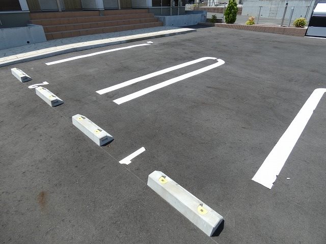 クレスト　ピース 駐車場
