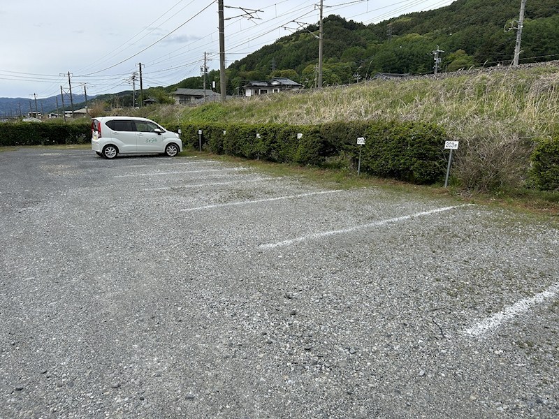 アゼリアガーデン 駐車場
