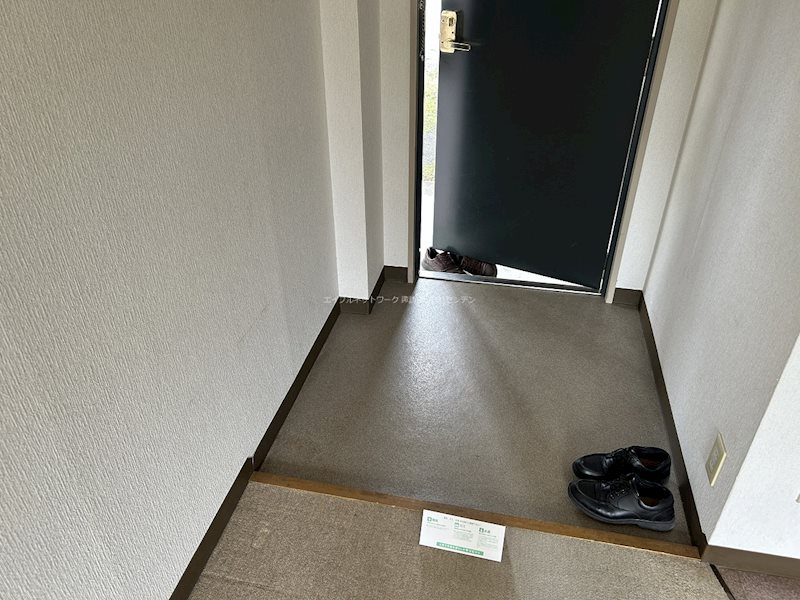 アゼリアガーデン 玄関