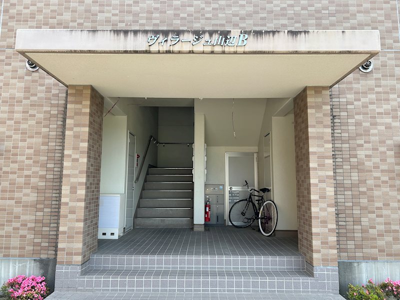 ヴィラージュ山辺Ｂ エントランス