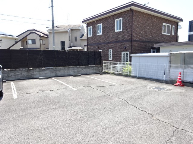 エスポアールB 駐車場