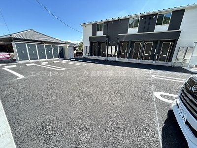 グランデージ松ヶ丘 駐車場