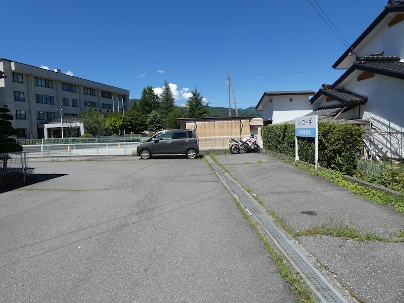 ルコーギ　B 駐車場