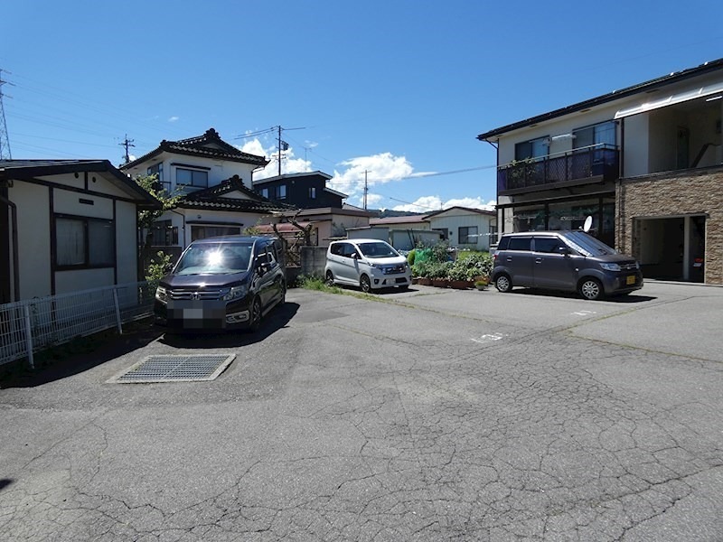 ルコーギ　B 駐車場