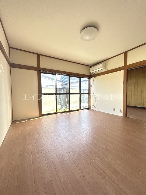 小林貸住宅（青木島）1 リビング