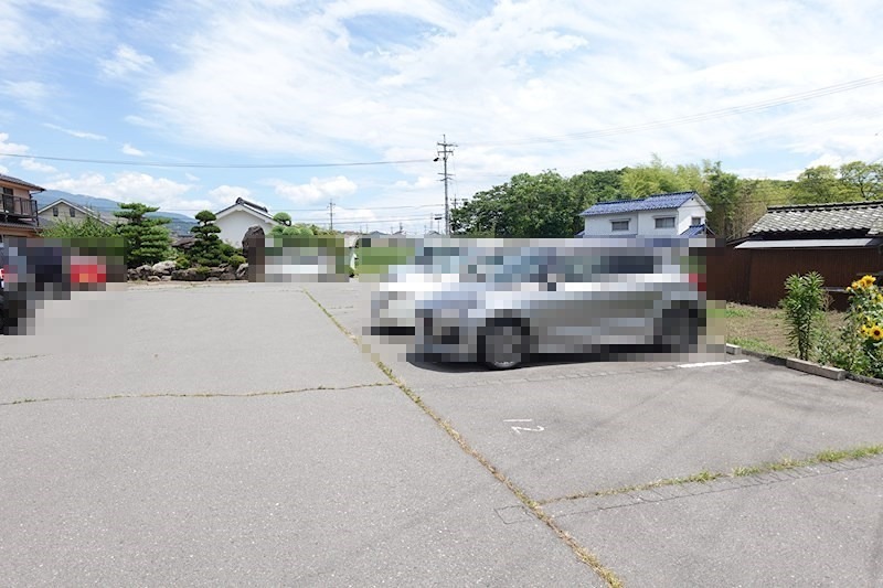 アップルハイツ英 駐車場