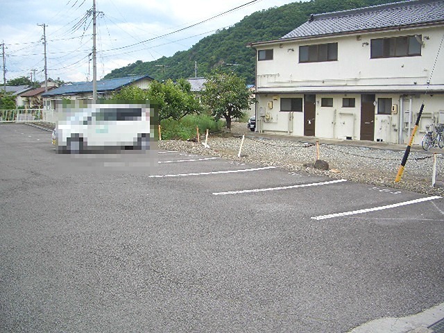 サンシャトー国分 駐車場