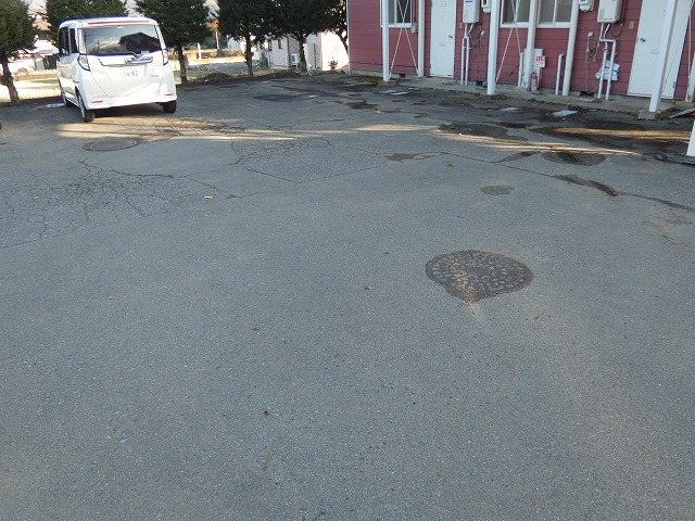 ウエストハイツ 駐車場