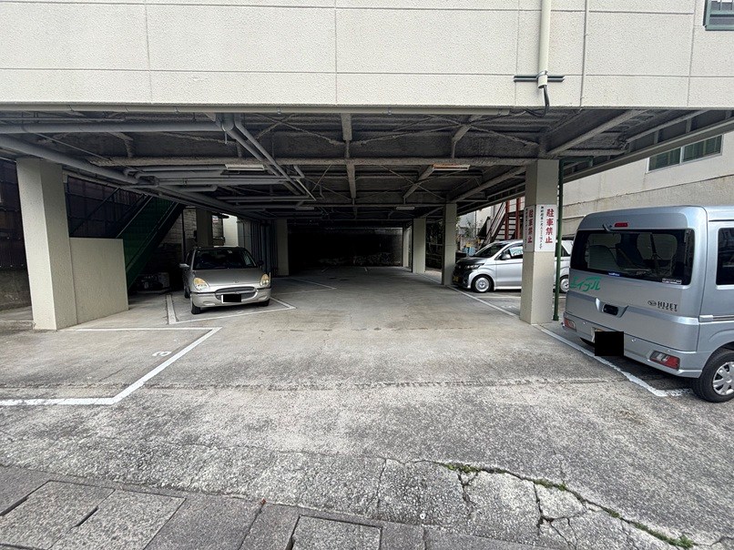赤坂ハイツ 駐車場