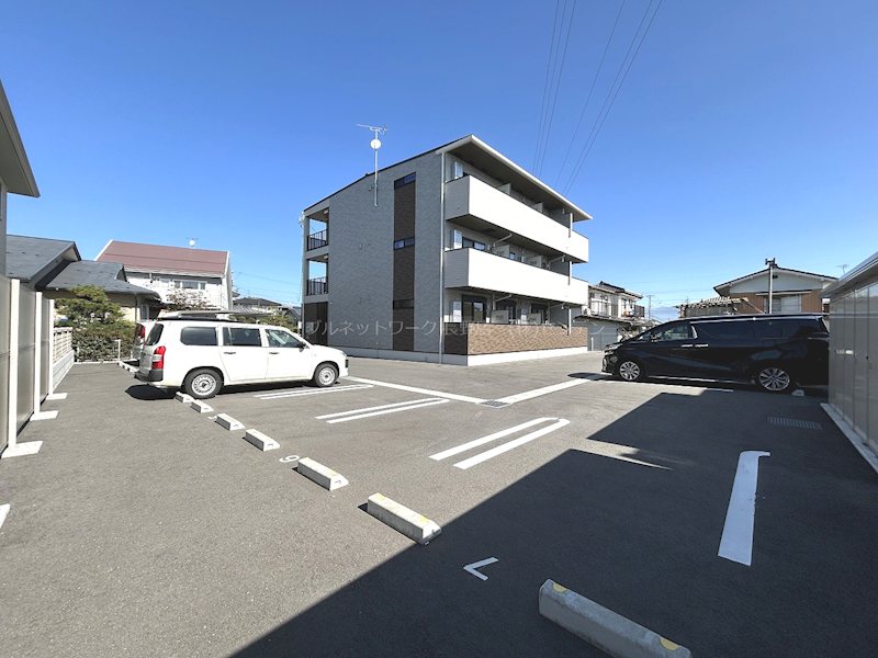 アガパンサスⅡ 駐車場
