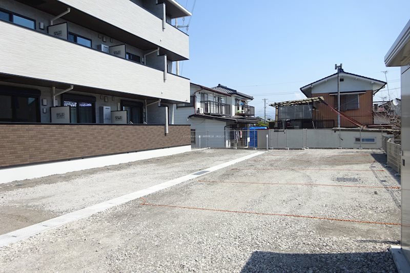 アガパンサスⅡ 駐車場
