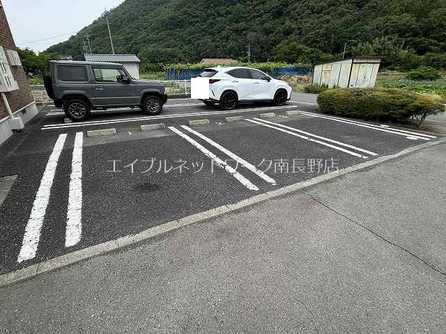 ハッピー・エディ・タウン 駐車場