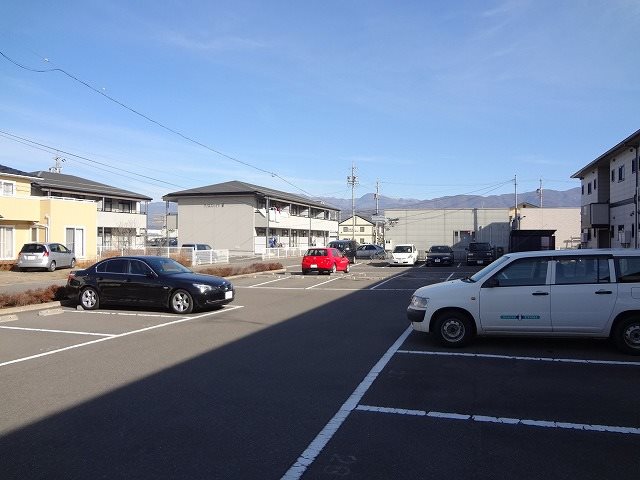 エスワイ杉山 駐車場