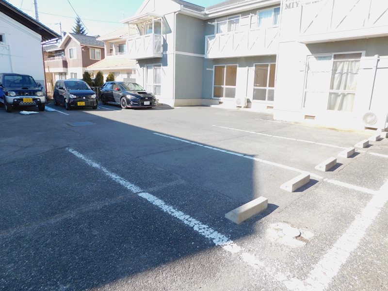 ハイツミヤ 駐車場