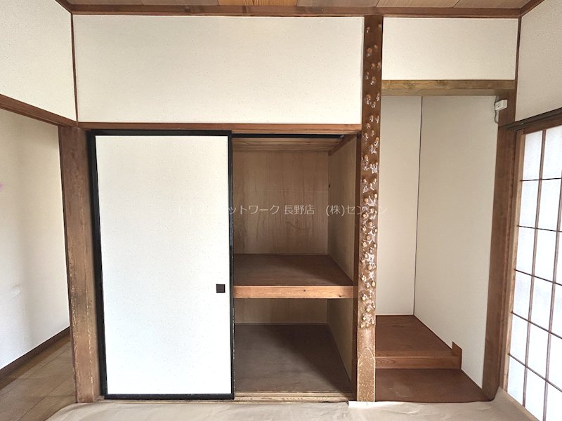 井原貸家5号 収納