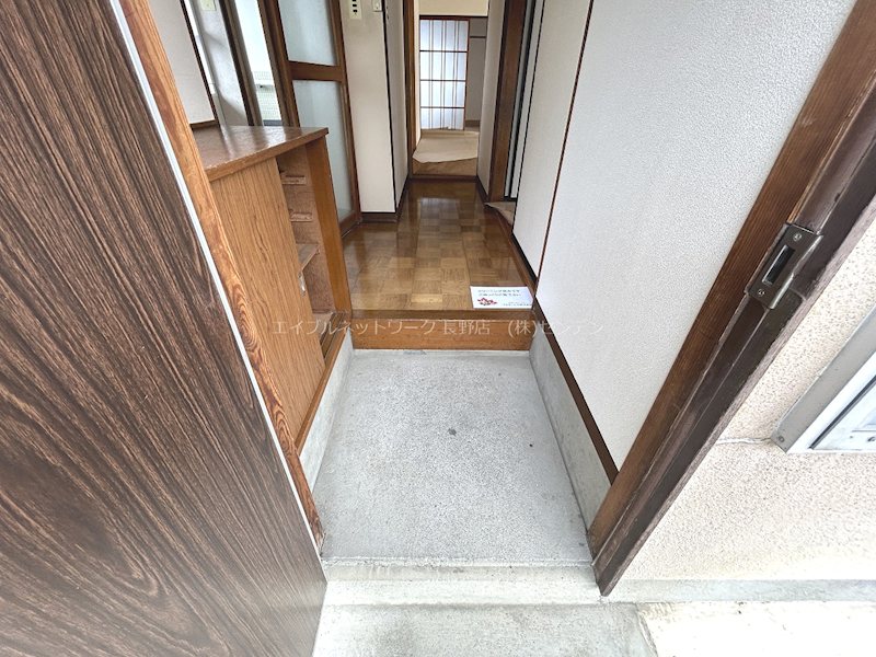 井原貸家5号 玄関