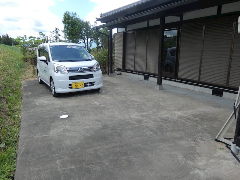 T内田貸家 駐車場