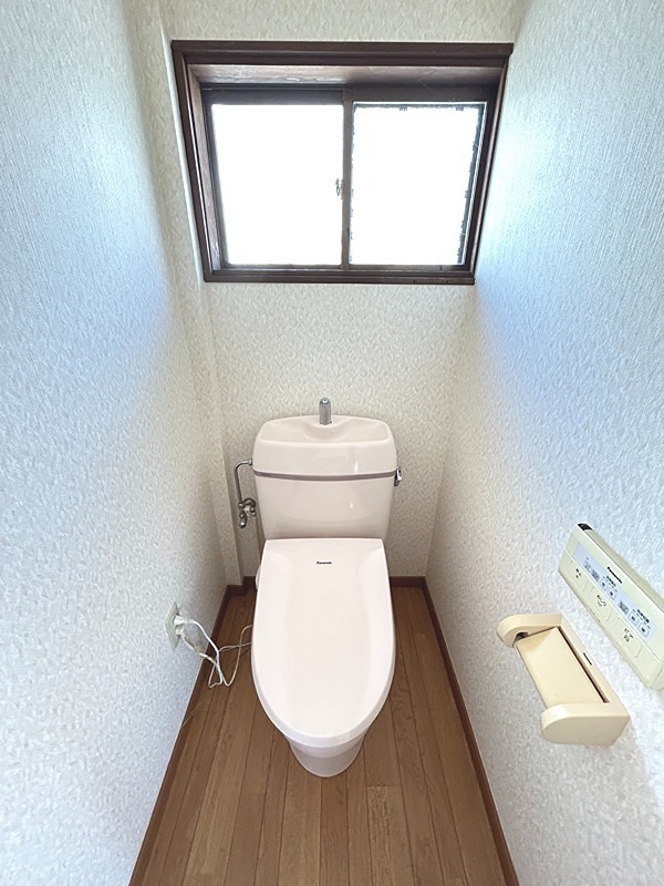 穂波温泉西湯ガレージ付戸建 トイレ