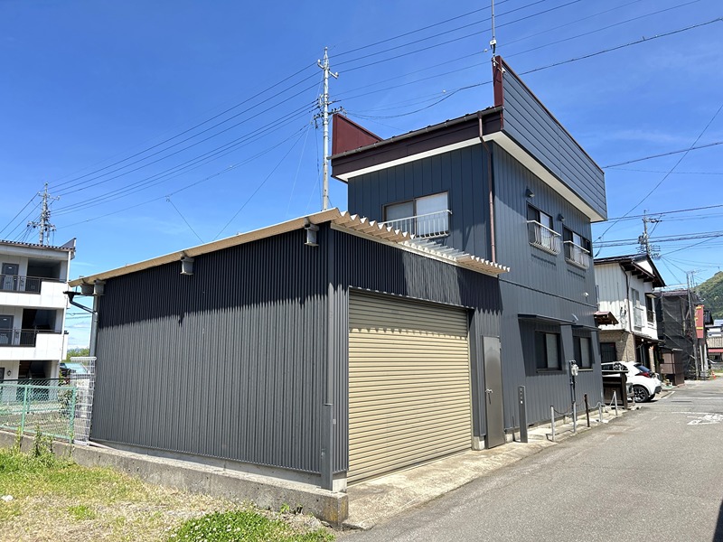 穂波温泉西湯ガレージ付戸建 外観