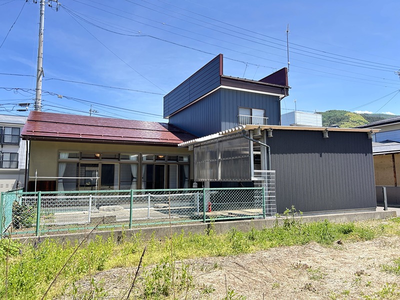 穂波温泉西湯ガレージ付戸建 外観