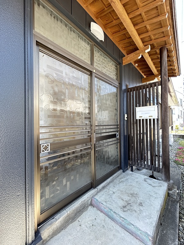 穂波温泉西湯ガレージ付戸建 玄関