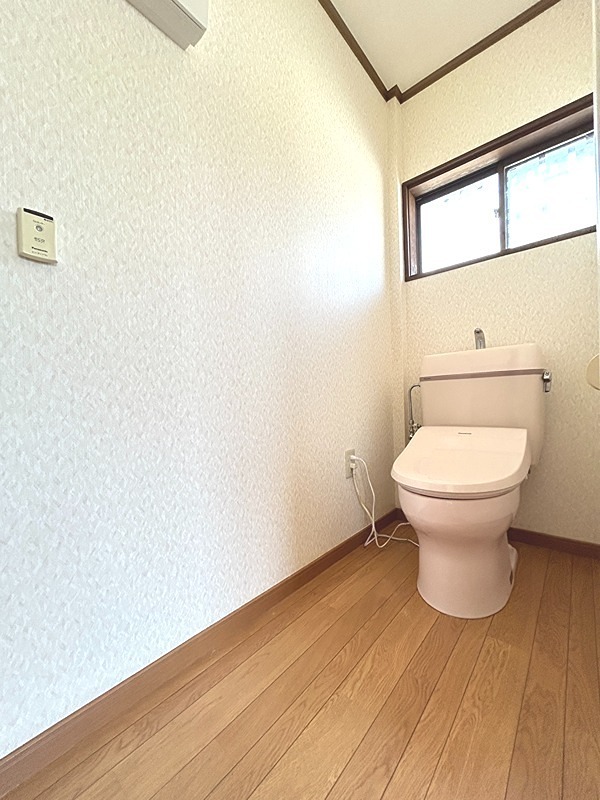 穂波温泉西湯ガレージ付戸建 トイレ