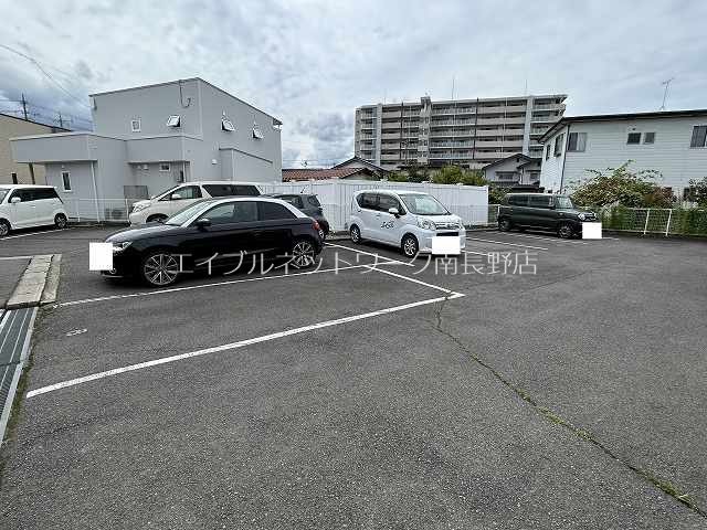 El duo・Apis A 駐車場