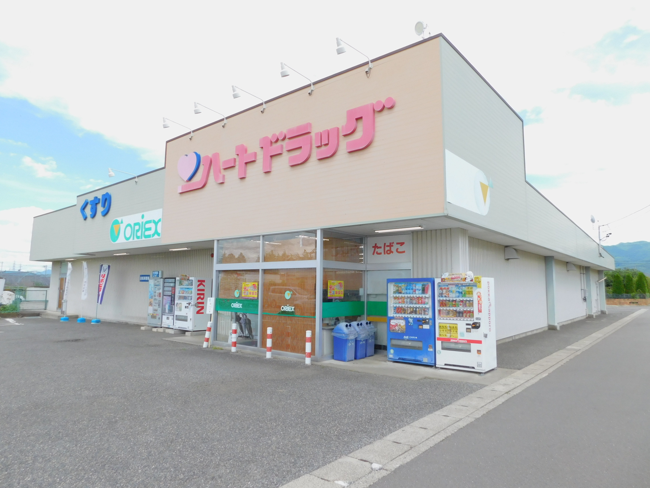 WESTFLATS A棟 ドラッグストア