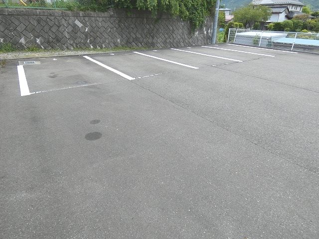 サンライズ 駐車場