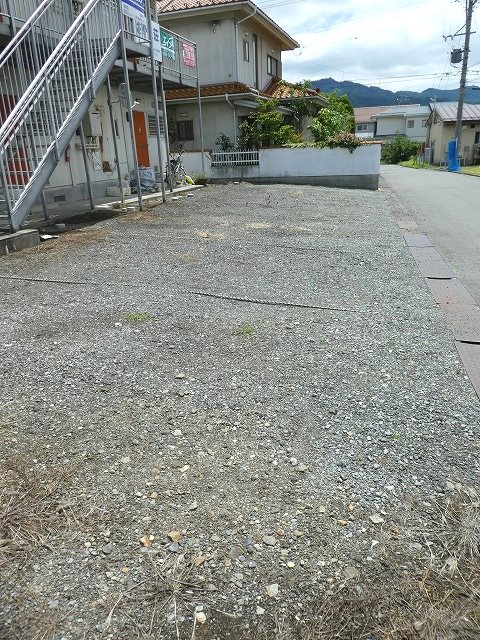 さかえ荘 駐車場