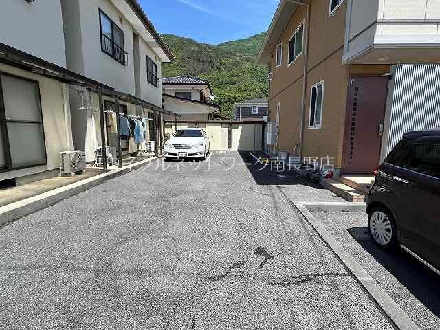 宮沢アパート 駐車場